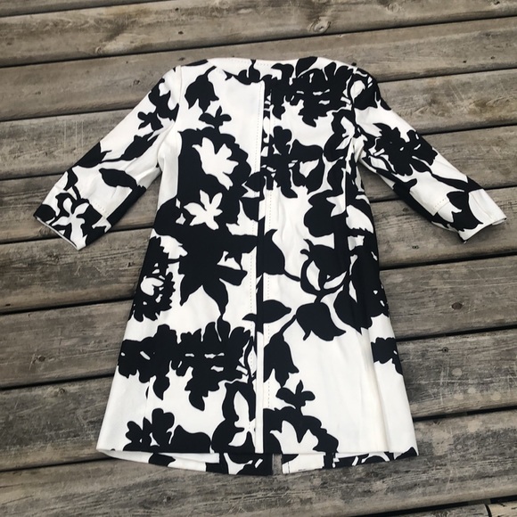 Elie Tahari 2piece Skirt and Jacket Suit - Picture 10 of 12